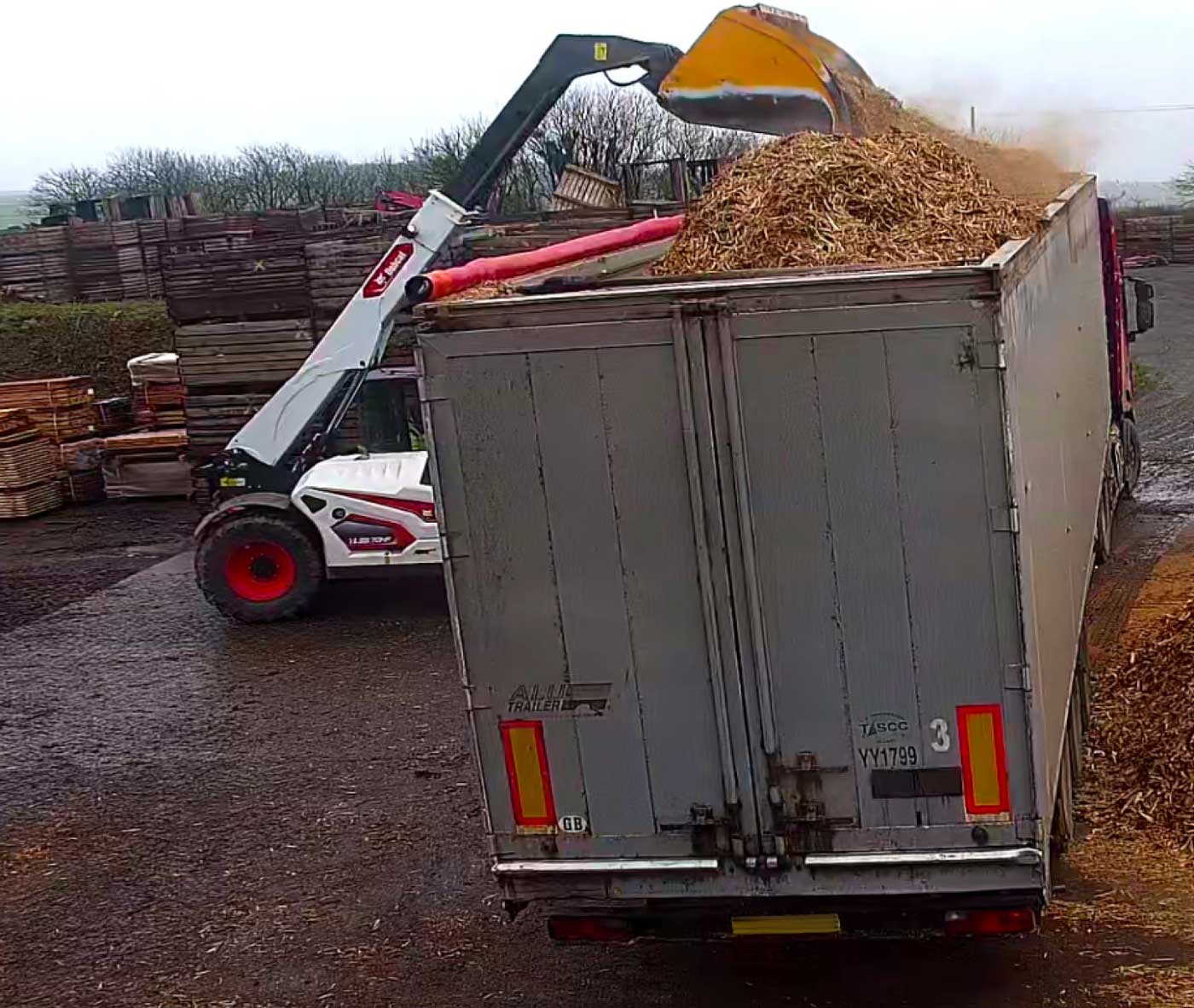 Woodchip/shred for Landscaping, Gardening and Animal Bedding